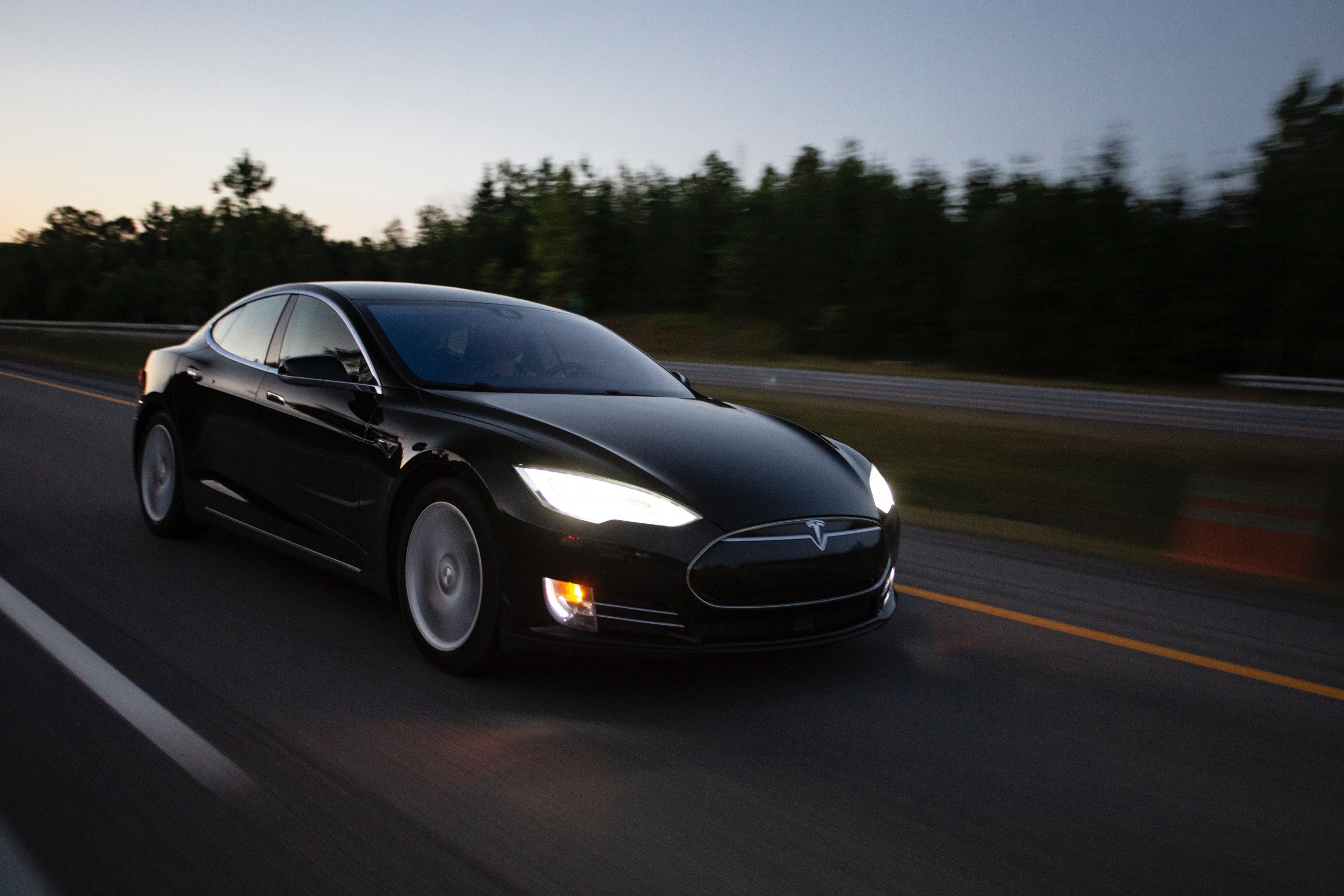 Umweltbundesamt fordert Bußgeld von Tesla