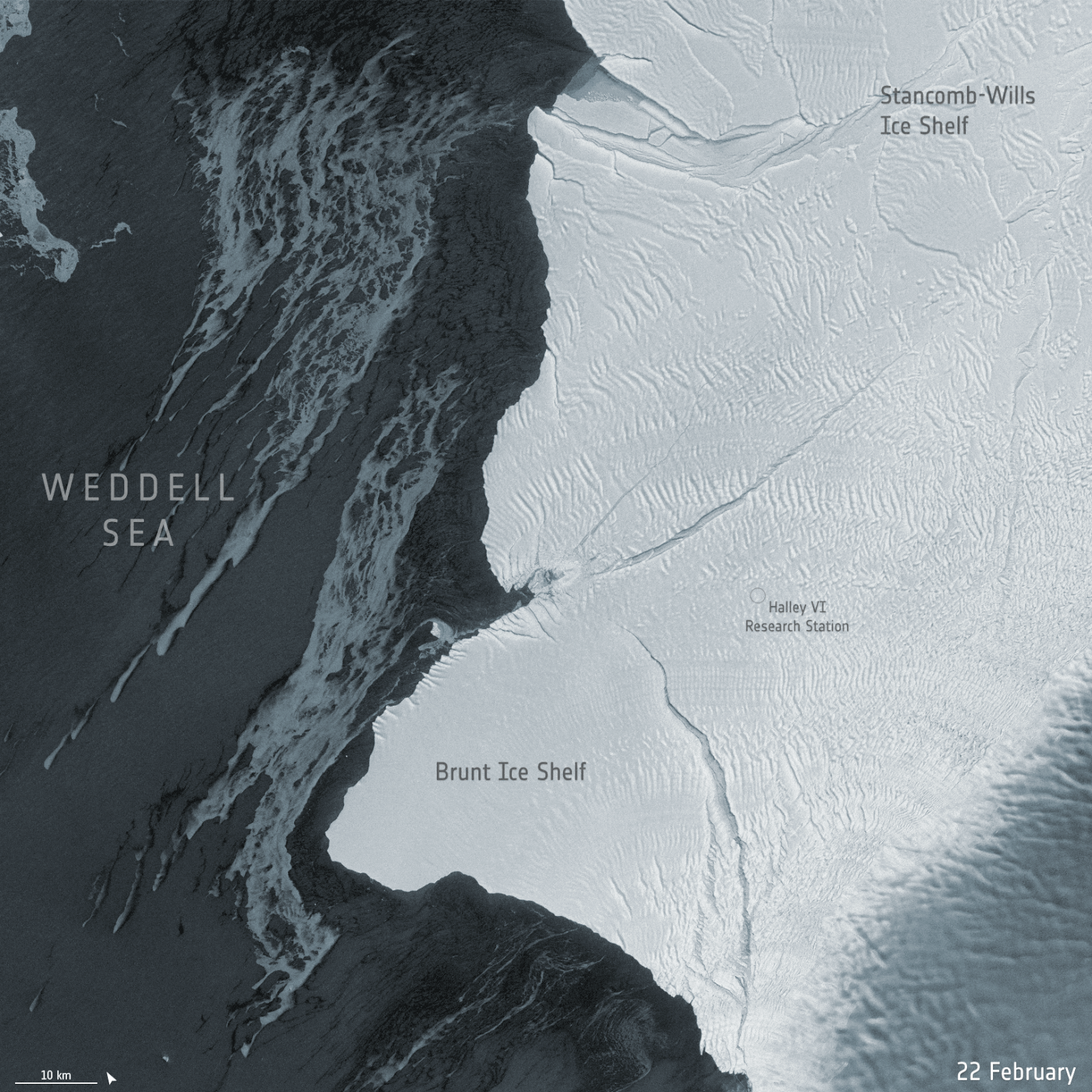 Riesiger Eisberg bricht vom Brunt Schelfeis in der Antarktis ab