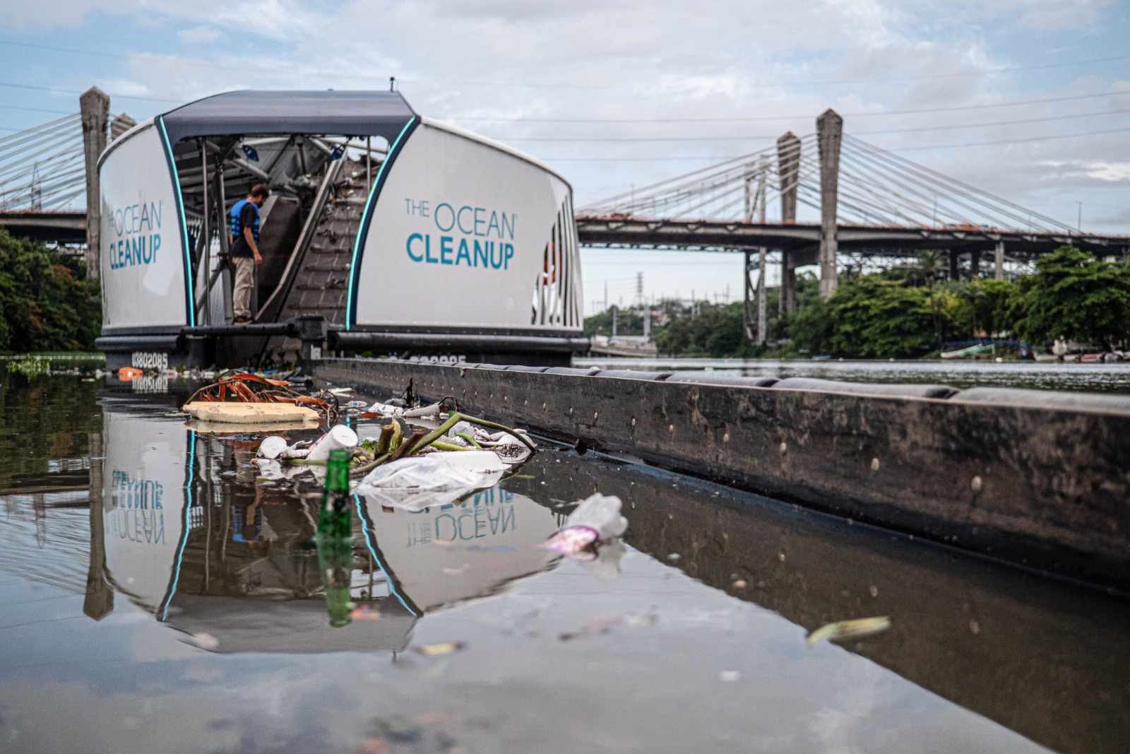Zusammenarbeit Von The Ocean Cleanup Und Coca Cola Globalmagazin