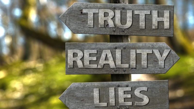 street sign truth reality lies Gerd Altmann pixabay