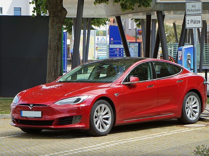 Carport mit eigener Solar-Ladestation