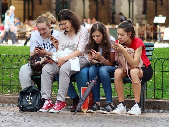 Erdüberlastung: Smartphones landen in Schubladen
