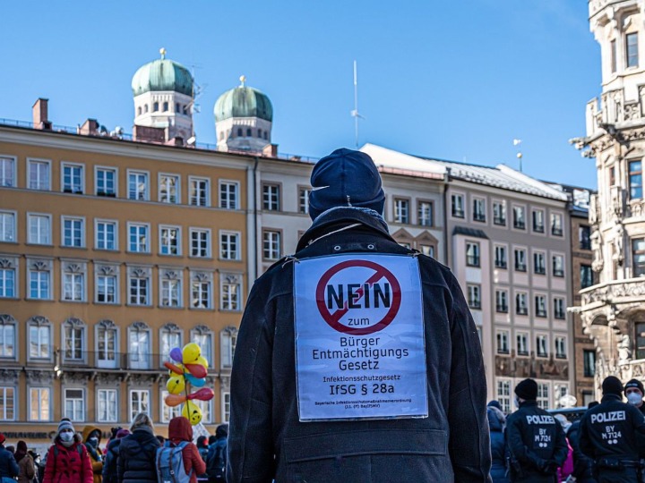 Fünftel der Deutschen hat rechtes Weltbild