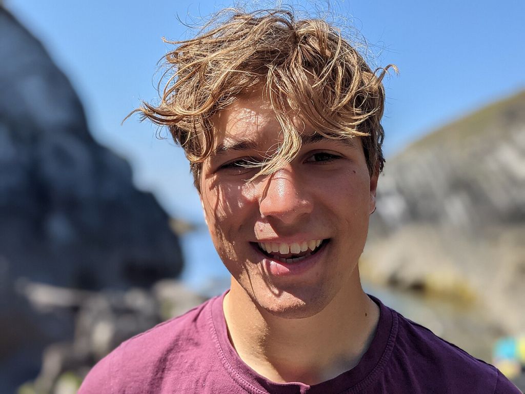 Mikroplastik mit Magnetflüssigkeit aus Wasser ziehen