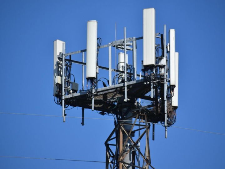 Mobilfunkausbau mit ressourcenschonendem Mast