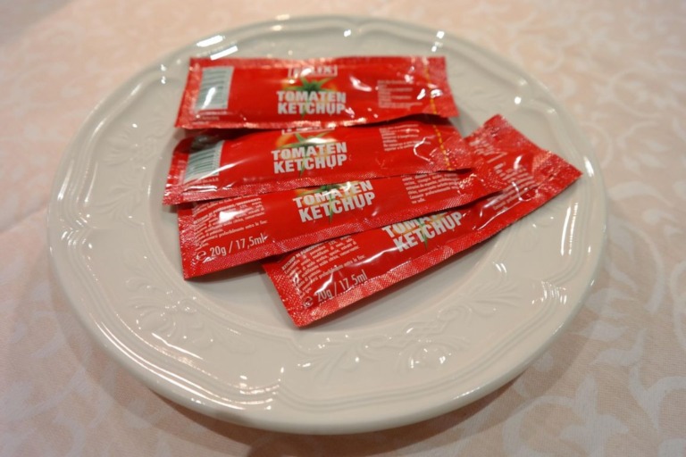 EU verbietet kleine Ketchup- und Majo-Tütchen