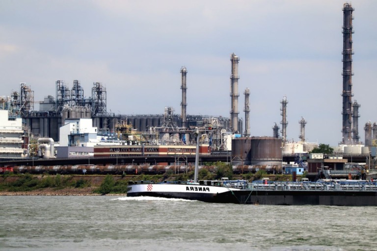 PFAS-Verursacher: Keine Rücksicht auf Rhein-Pegel
