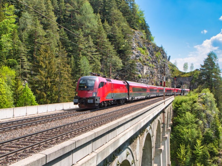 ÖBB starten größte PV-Anlage für Bahnstrom